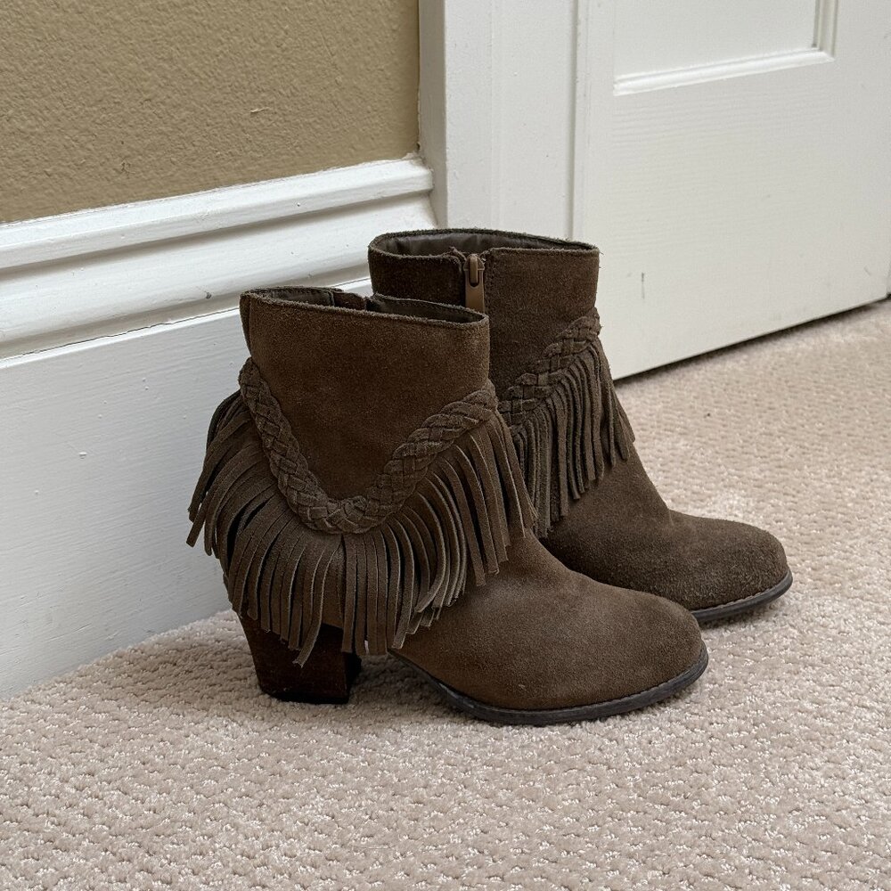 SBICCA Fringed Suede Booties, size 6.5